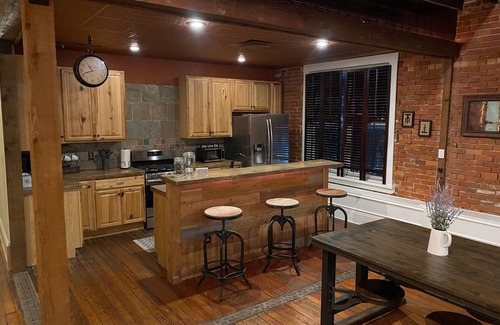 Old Town Apartment | Old Town Loft w Hanging Master Bed
