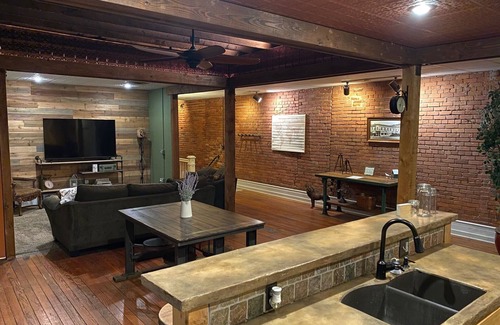 Old Town Apartment | Old Town Loft w Hanging Master Bed