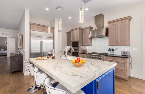 Arcadia House | Old Town LuxeScape-6 Bedrooms-Private Pool&Spa