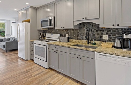 Old Town Alexandria House | Old Town | Luxury | Walk to Metro | 2 Bedroom