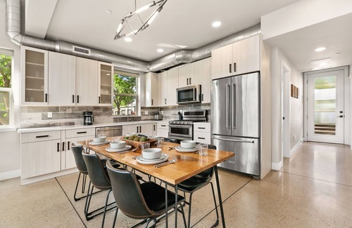 Old Town North House | Old Town Modern New Build: Rftp Spa W/Mtn Views!
