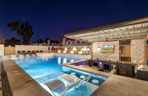 Center Court House | Old Town Scottsdale WILD WEST ESTATE - 7BR, Pool, Spa, Golf, Bocce!
