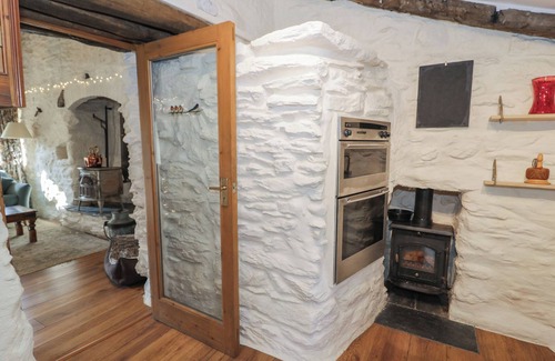 Bala Cottage | OLD TY'N Y WERN, pet friendly, character holiday cottage in Bala