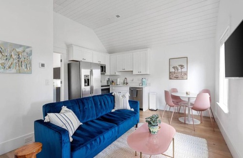 Old Village House | Old Village Guest House - 5 Mins to the Beach!