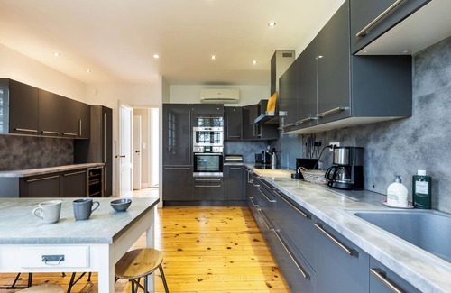 Saint-Emilion Villa | Old wine chateau with all comfort overlooking the vineyards of Saint-Emillion.