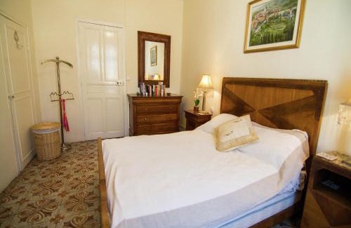 Thezan-les-Beziers House | Old wine storehouse with terrace and garden