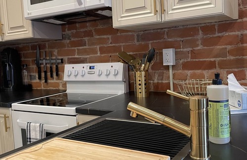 Belleville Apartment | Old World Charm: Burrows Suite #4 - Belleville, ON