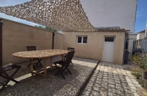 Rochefort House | Old-world charm, modern & industrial style