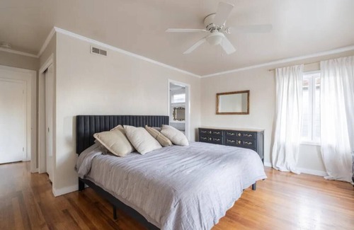 Stockton House | Old World Charm W/Dry Sauna & Water Front Dock