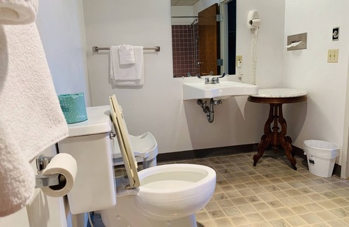 Witmer Hotel | Olde Amish Inn