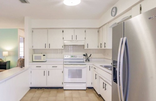 Englewood Apartment | Olde Englewood Nook-Near the beaches