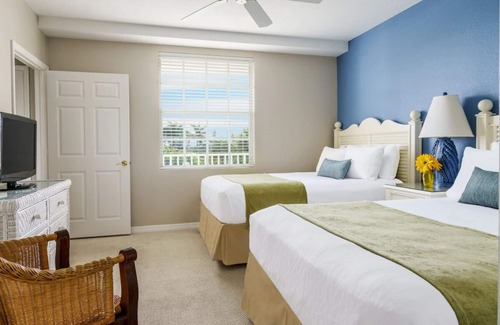 Marco Island Hotel | Olde Marco Deluxe 2BR Suite w/Gourmet Kitchen & Modern Coastal Décor