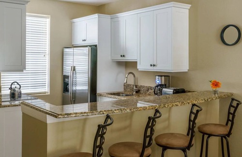 Marco Island Hotel | Olde Marco Island Inn, Deluxe Water View 2BR Suite w/Kitchen & Lanai