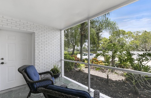 Coquina Sands Condo | Olde Naples Luxe New Reno. Walk to the beach and 12 blocks to 5th Ave