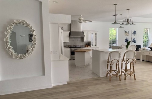 Old Naples House | Olde Naples Luxury Home 10 Houses from the Beach