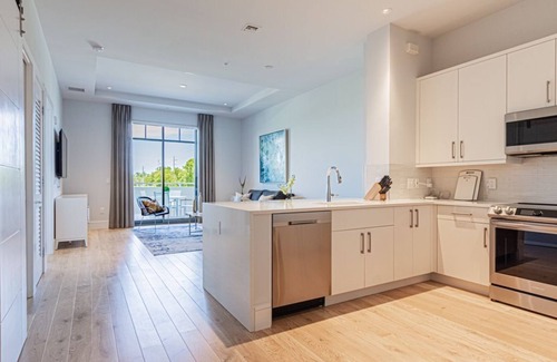 Old Naples Condo | Olde Naples. New and Fabulous !
