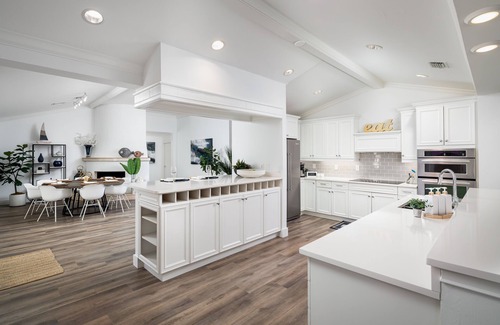 Ridge Lakes House | Olde Naples perfect location and tastefully updated