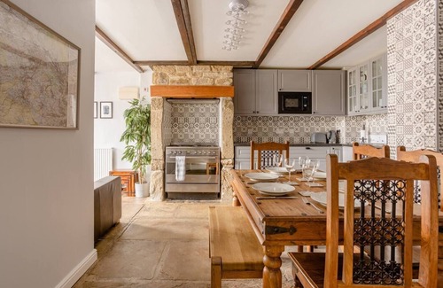 Oakworth Apartment | OldMill-2Bed-Sleeps6-HotTub-PrivateGarden