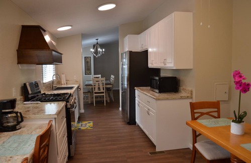 Abbeville House | Ole Blue's House-AL Lake rental for fishing, boating, & relaxing. Dog friendly!