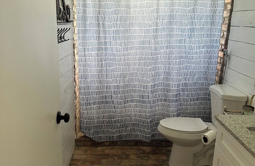 Okeechobee Other | Ole Glory is a Charming 3-bedroom farmhouse in Okeechobee with WiFi, AC