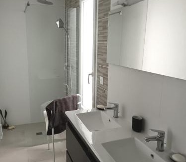 Saint-Medard-en-Jalles House | OliDo