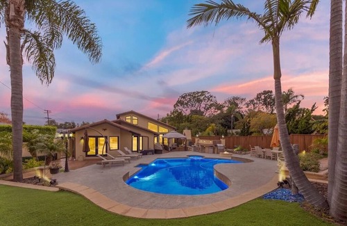 Muirlands Villa | Olite Luxury Estate - Massive Yard, Pool/Spa, Fast WiFi & Outdoor Fireplace
