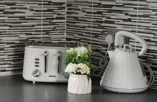 Walsall House | Olive and Carol's beautiful 3-Bed House in Walsall