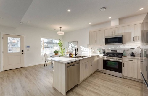 Killarney House | "Olive" Brand New 3-BR Townhome