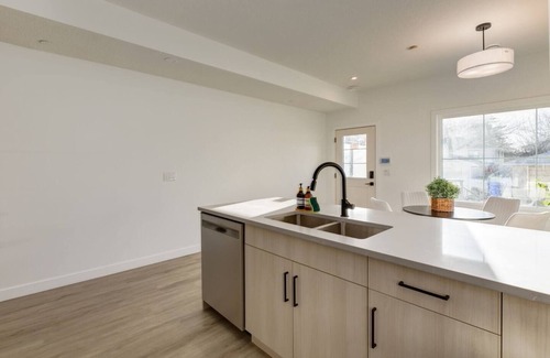 Killarney House | "Olive" Brand New 3-BR Townhome