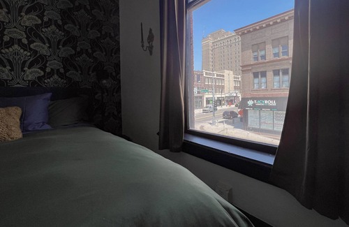 Downtown - Waterfront House | Oliver Inn | Suite 14 | Roger & Oliver Munger