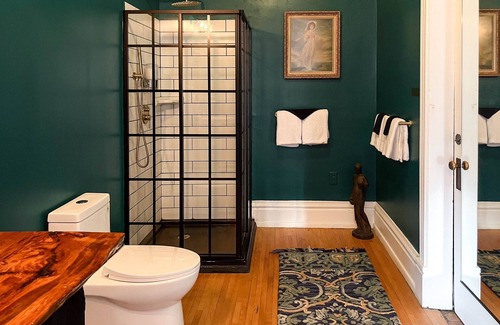 Downtown - Waterfront House | Oliver Inn | Suite 16 | Chester & Clara Congdon