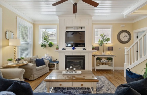 Nelscott House | Olivia Beach! Hot tub! Community Pool! 5 Minute Walk To Beach!