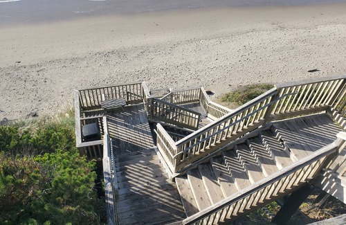 Olivia Beach House | Olivia Beach Parkside house with hot tub and short walk to beach
