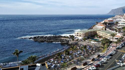 Puerto de Santiago Apartment | OLIVIA SUNSET BLISS - AC, fibre net, large pool, La Gomera and ocean view