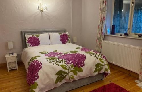 Olveston Villa | Olli's Summer House - Natural Pool & Jacuzzi optional