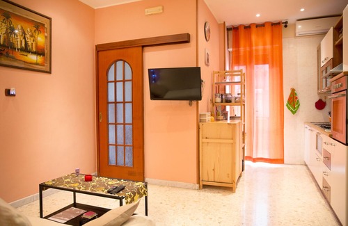 Fuorigrotta House | Oltremare house is an apartment with attention to the smallest details