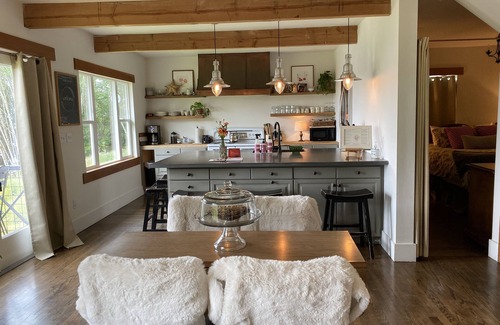 Olympia Cottage | Olympia Waterfront Beach Cottage