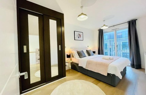 Stratford House | Olympic Family Home, With Own Garden Bliss