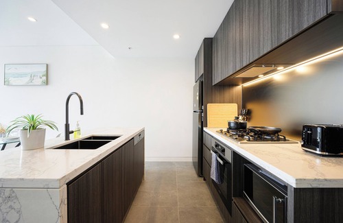 Lidcombe Apartment | Olympic Park Bright 1BR Free Pool & Gym Great View