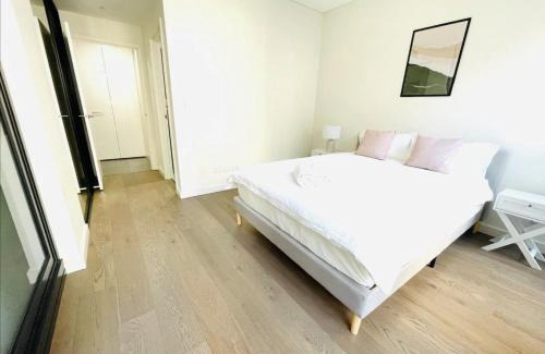 Lidcombe Apartment | Olympic Park Oasis - New 3b2b condo - Pool, Parking