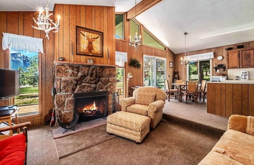 Sunny Hills Cabin | Oma and Opa's Haus #3403