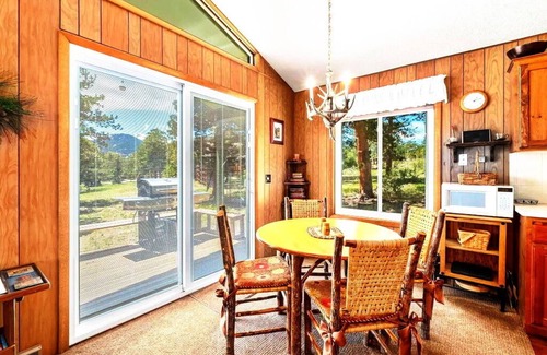 Sunny Hills Cabin | Oma and Opa's Haus #3403