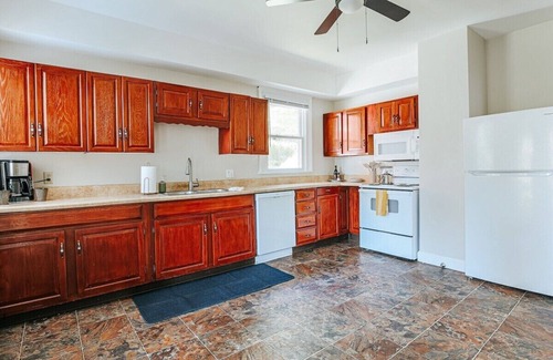 Staunton House | Oma's Garden Oasis: Spacious, Close to Downtown