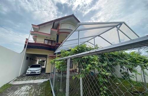 Sleman House | Omah Sawah Homestay