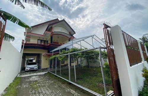 Sleman House | Omah Sawah Homestay