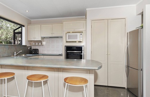 Omaha Cottage | Omaha Ocean Vista - Omaha Holiday Home
