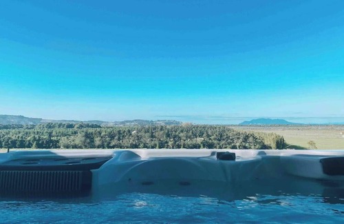 Tawharanui House | Omakana House, Omakana House - Sunrise Views, Spa & Scenic Deck