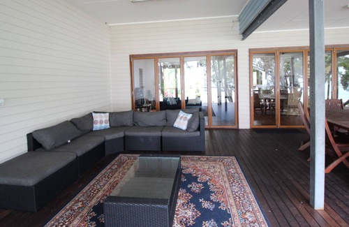 Brisbane Waterfront House | Omaroo @ Cowan Cowan beach front