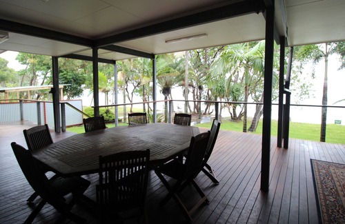 Brisbane Waterfront House | Omaroo @ Cowan Cowan beach front