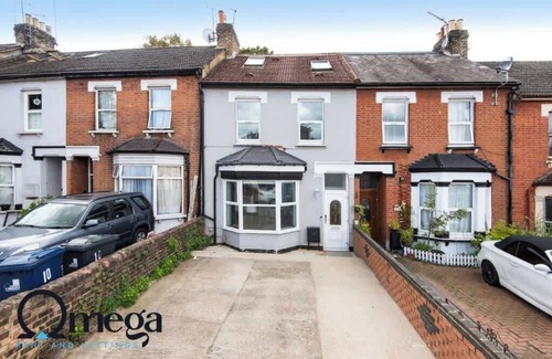 Hanwell House | Omega @ Hanwell | Double Room